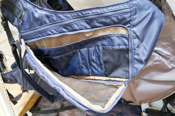 アーバンマルチストレージ ショルダーのマルチポケット