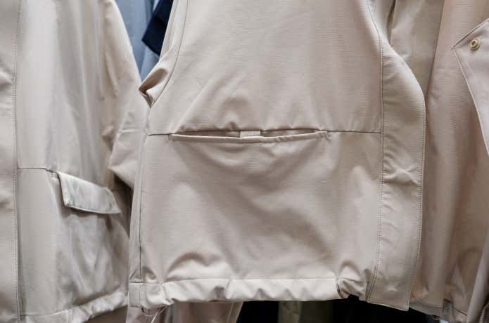 外側の右ポケット