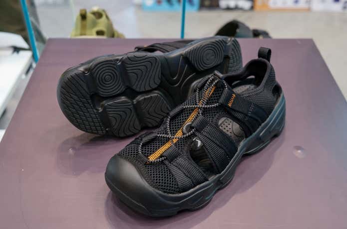 フィールドサンダル