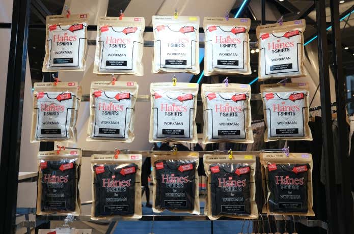 どんな着こなしにも合うオーソドックスカラーの3色展開（ホワイト・ブラック・グレー）