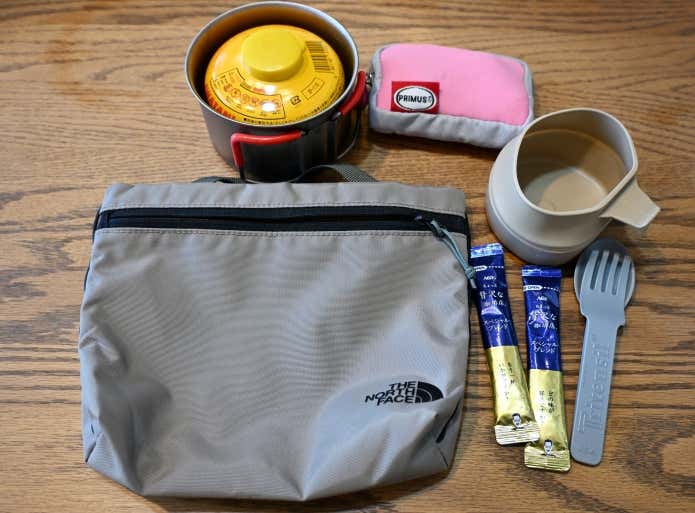 ビルビーポーチLと収納したアイテム