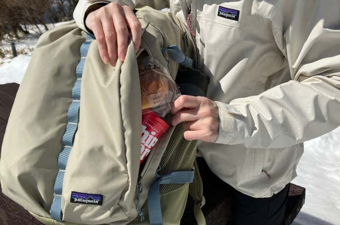 パタゴニア「レフュジオ・デイパック 32L」のフロントポケット