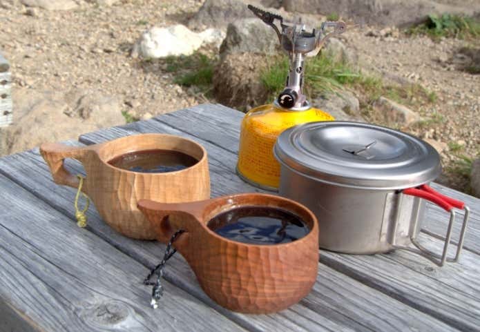 コーヒーカップとシングルバーナー
