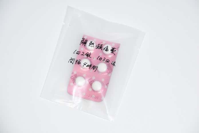 熱圧着パウチ容器に油性ペンでラベリング