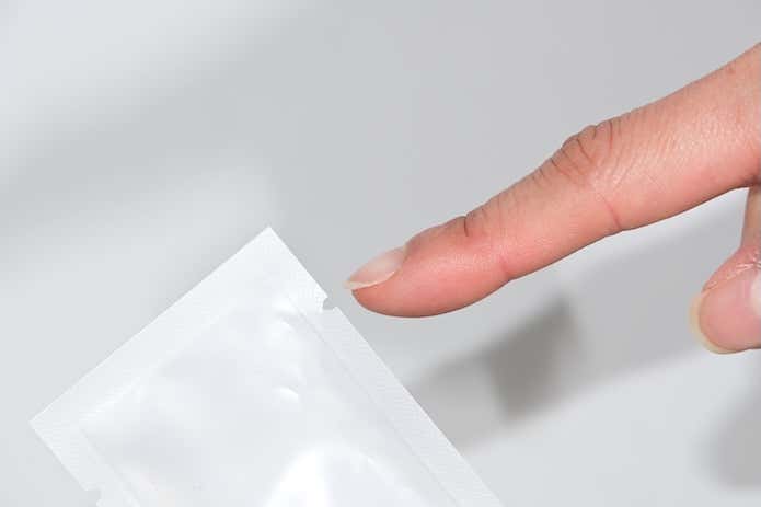 熱圧着パウチ容器の切り取り線