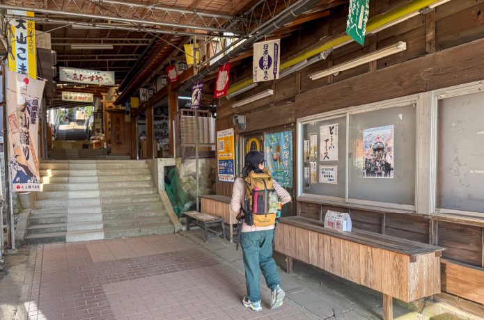 レトロな雰囲気のこま参道