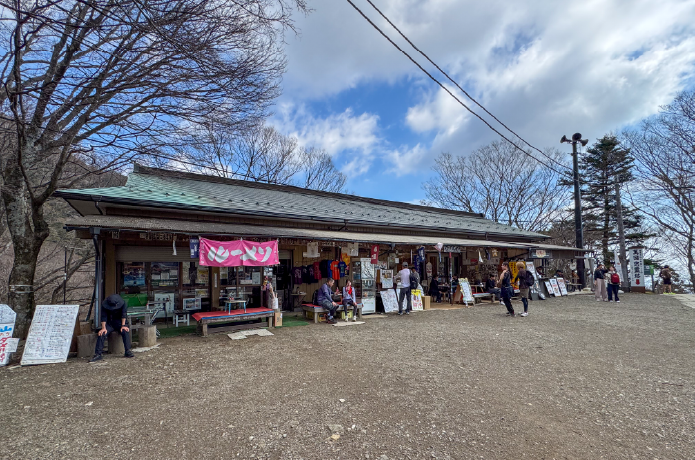 男坂と女坂の分岐から1時間ほど歩いた茶屋が建ち並ぶエリア