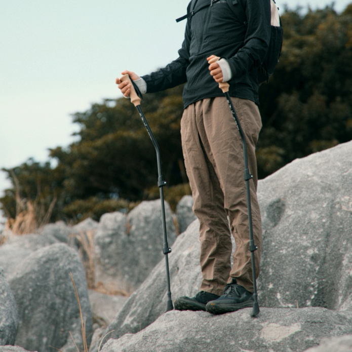 くの字のトレッキングポール