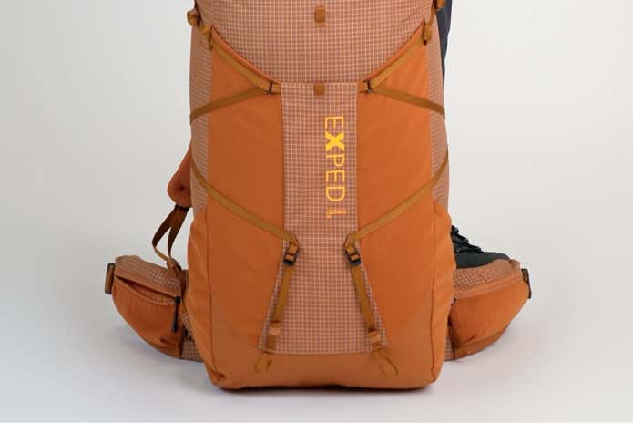 ▲フロントに大型メッシュポケットを新設。収納力とアクセス性を向上