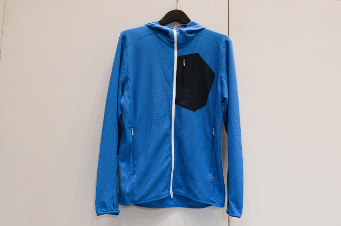 MERINO TECH COOL ACTIVE INSULATION フーディ　フロント