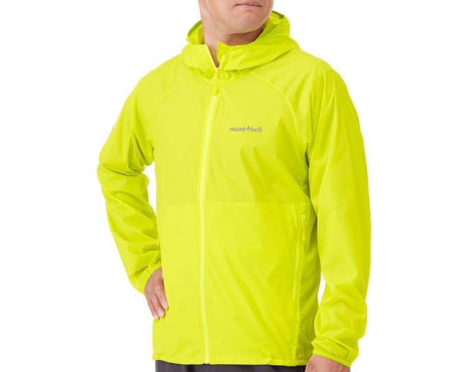 パーカを着た人