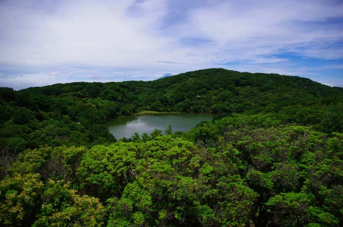 天城の瞳。その向こうには富士山も