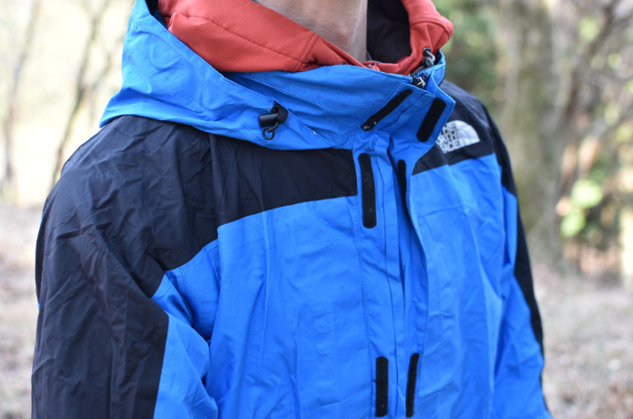 首元のもたつき