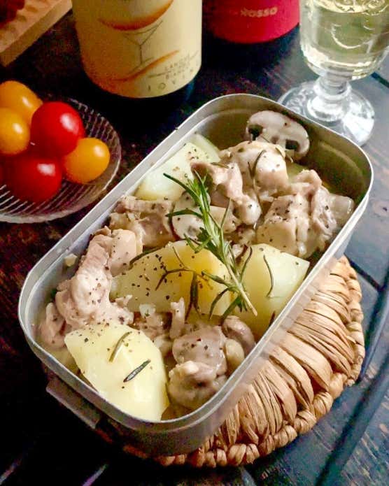 鶏肉とじゃがいもの白ワイン煮込み　仕上げ