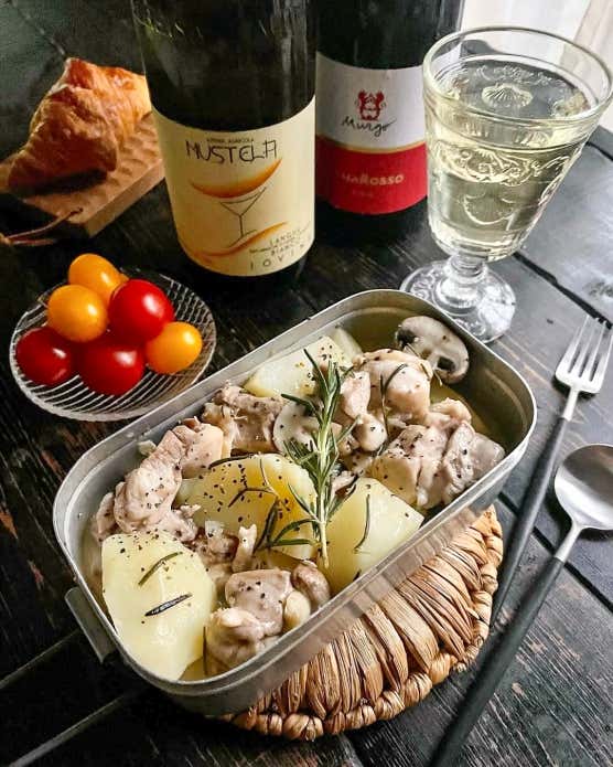 鶏肉とじゃがいもの白ワイン煮込み　完成