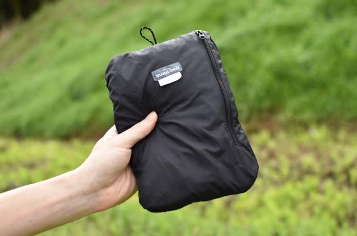 ウインドブラスト Vネックジャケットを収納した状態