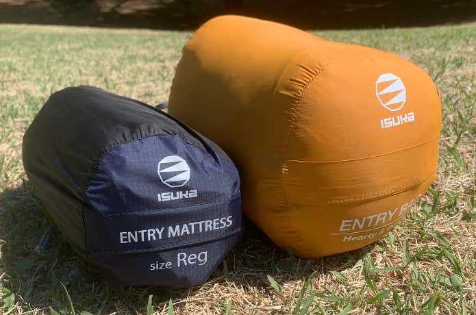 右：エントリー バッグ/左：エントリー エアマットレス