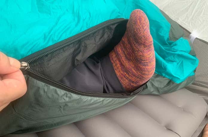 下部のファスナー