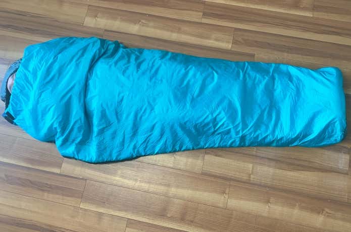 マミー型の形状と縫い目のない表面