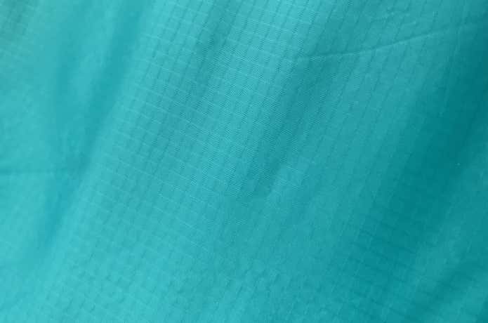 20デニールという薄手の撥水ナイロン素材