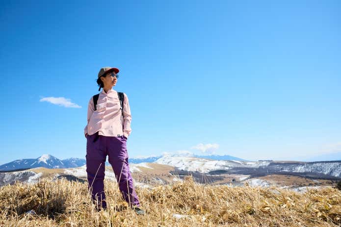nihoのサングラスをかけた登山者と絶景