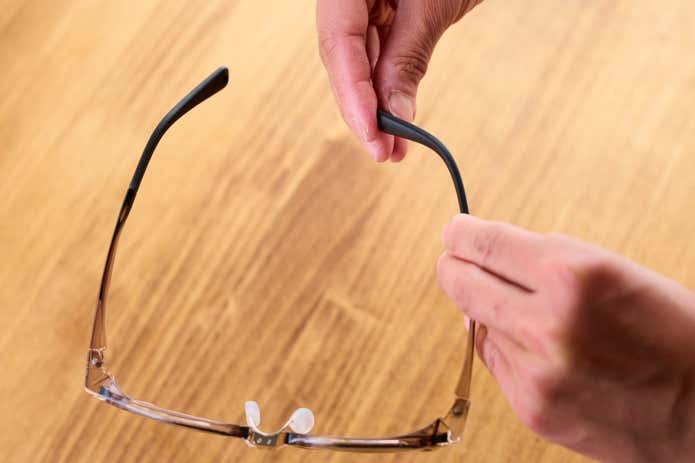 ワイヤーが入ったテンプル先端