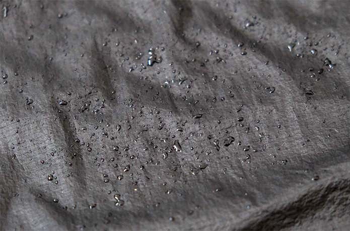 小雨をはじく高撥水機能