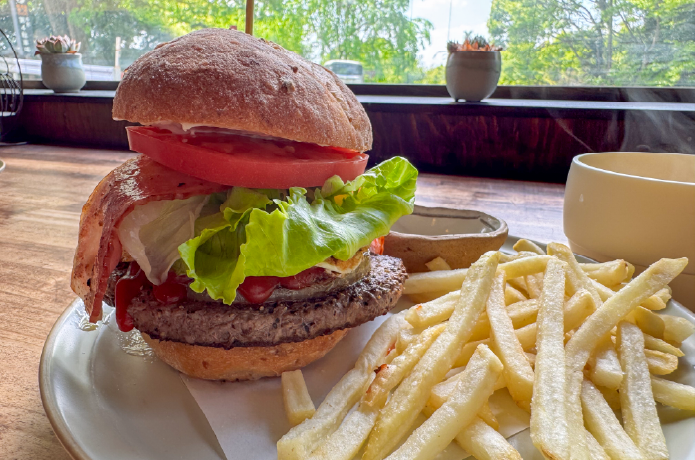 日升庵バーガーBセット(ポテト、スープ付き)+みよこの七味(トッピング)