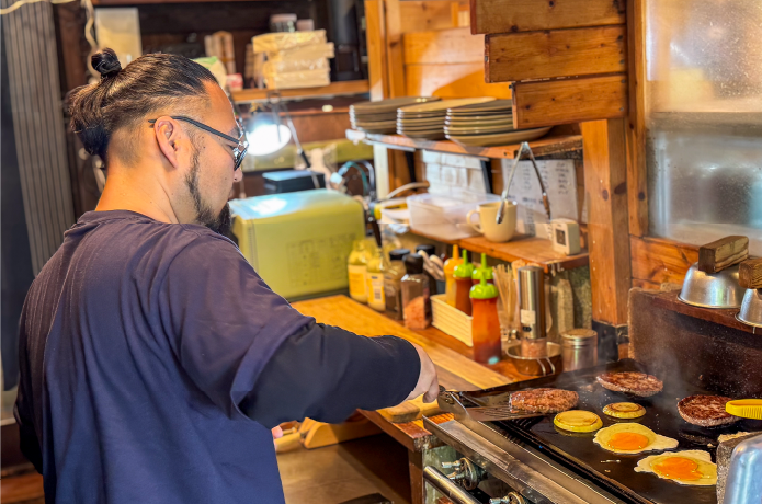 CAFE日升庵店主の野堀さん
