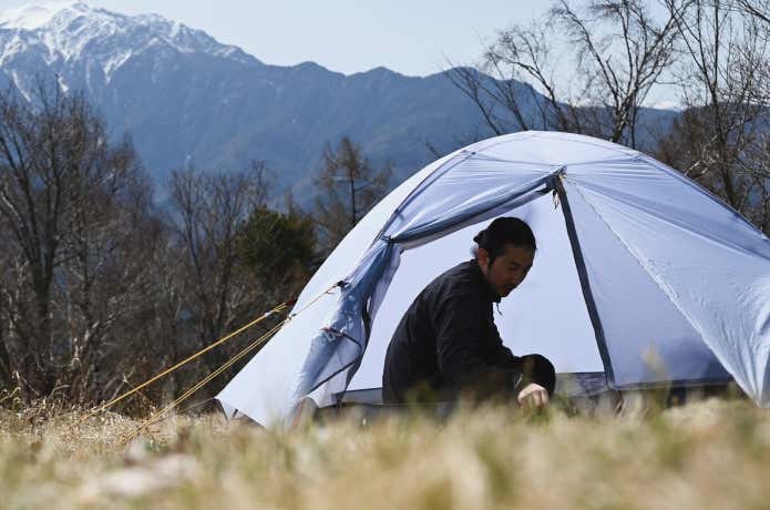 ステラリッジ テント トレールを山で使う登山者