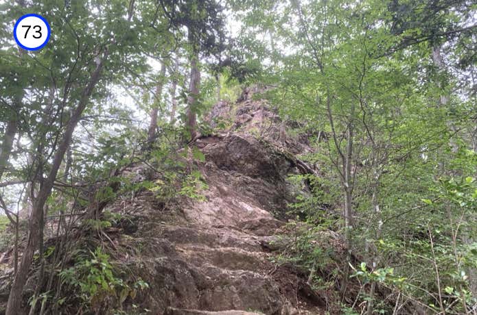 岩峰を登る