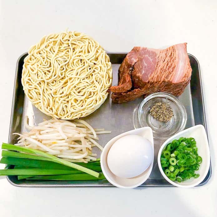 炙りチャーシュー麺 材料