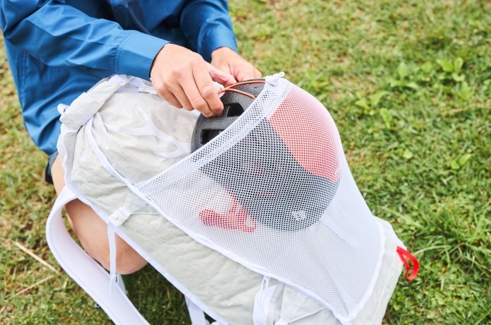 アルペンマウンテンズ「トレッキングバッグ35 with Dyneema」のフロントメッシュポケット