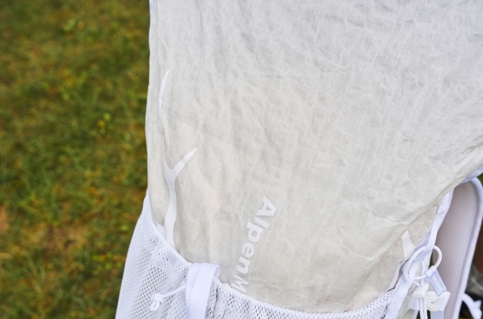 アルペンマウンテンズ「トレッキングバッグ35 with Dyneema」のダイニーマ生地