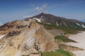 十勝岳 噴火警戒レベル２に引き上げ｜入山規制に注意