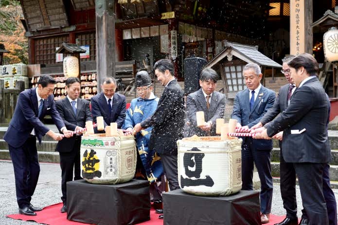 「笹一酒造」“日本の伝統的酒造り”ユネスコ無形文化遺産登録記念 「北口本宮冨士浅間神社 奉告祭」鏡開き