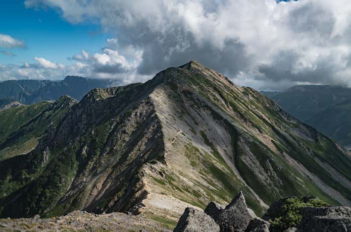 水晶岳へと続く稜線
