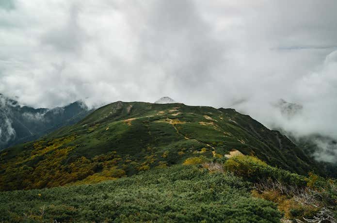 百間平から山頂へ続く稜線