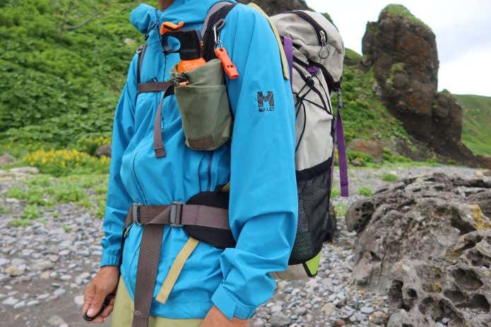 クマスプレーを携帯する位置
