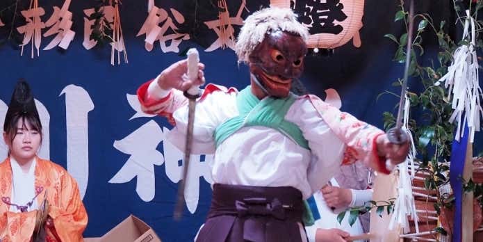 西日本最高峰の麓で歴史を感じる「築300年の古民家で楽しむ神楽と囲炉裏料理」