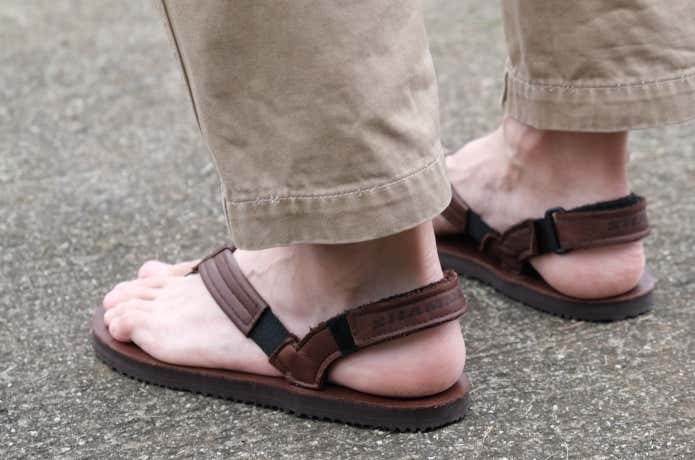 Pacific Avenue BROWN 履きやすいレザーストラップのゴム仕様