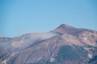 十勝岳 噴火警戒レベル3に引き上げ｜十勝岳・美瑛岳・富良野岳など入山規制