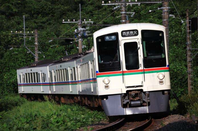 飯能駅〜西武秩父駅は奥武蔵の山間を走るため登山者も多い西武池袋線
