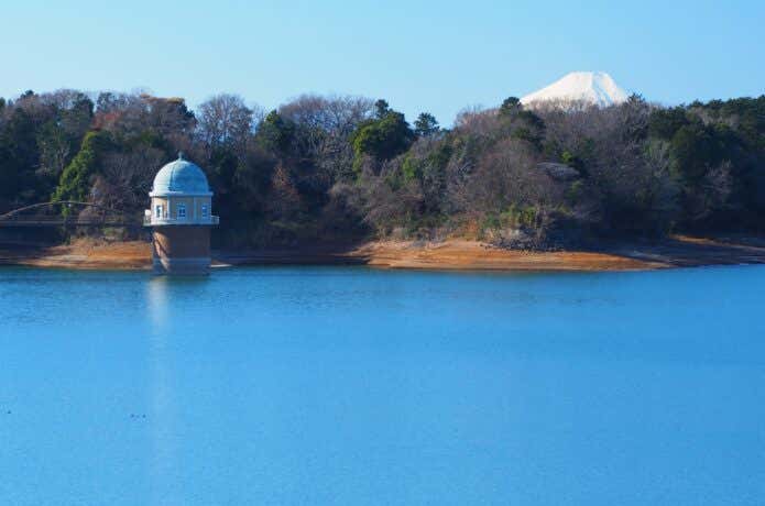 狭山丘陵北側の多摩湖からは富士山の眺望も