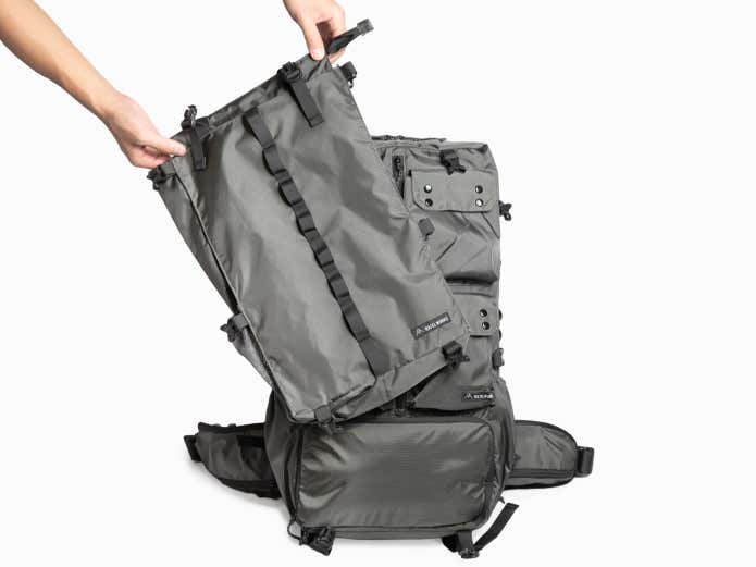 バックルで取り外しが可能な10Lのサブザック