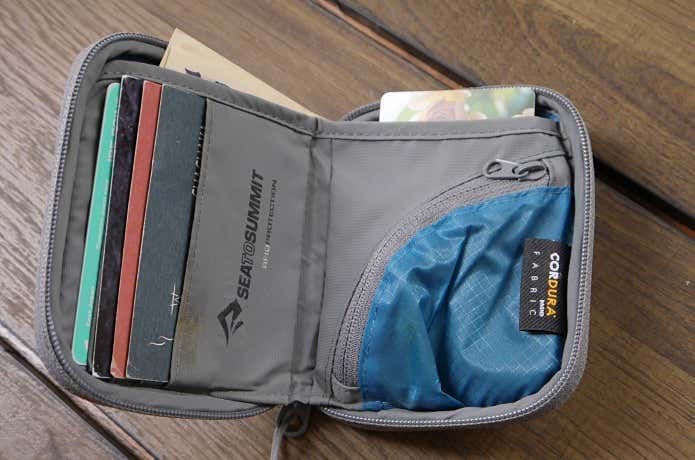 シートゥーサミット　トラベルウォレットRFID内側