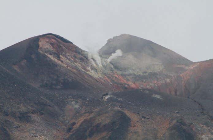 十勝岳の噴火口