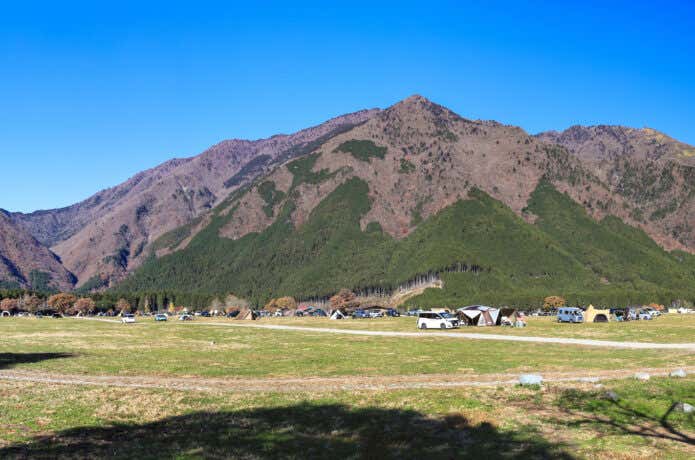 麓から見る毛無山