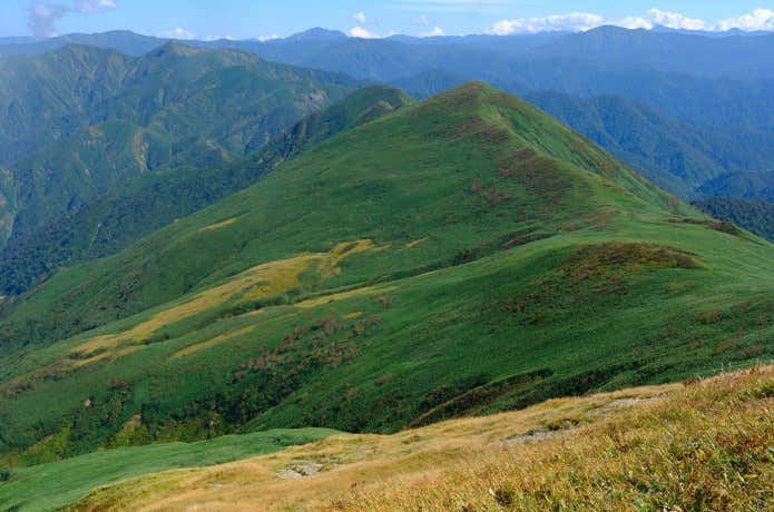 紅葉始まりかけの山
